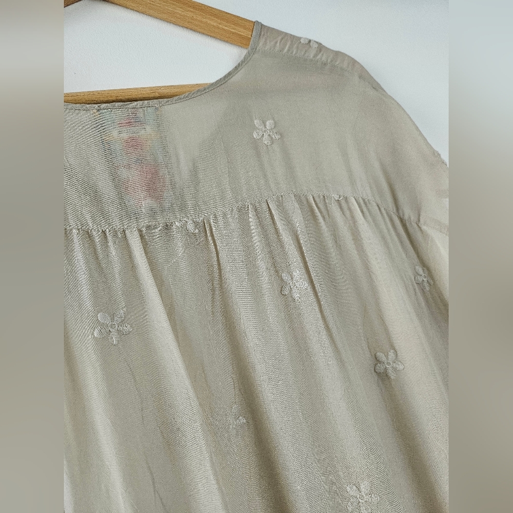 Johnny Was Tunic Embroidered Floral Beige Cupra Rayon Sheer V Neck Top Sz M - Picture 8 of 16